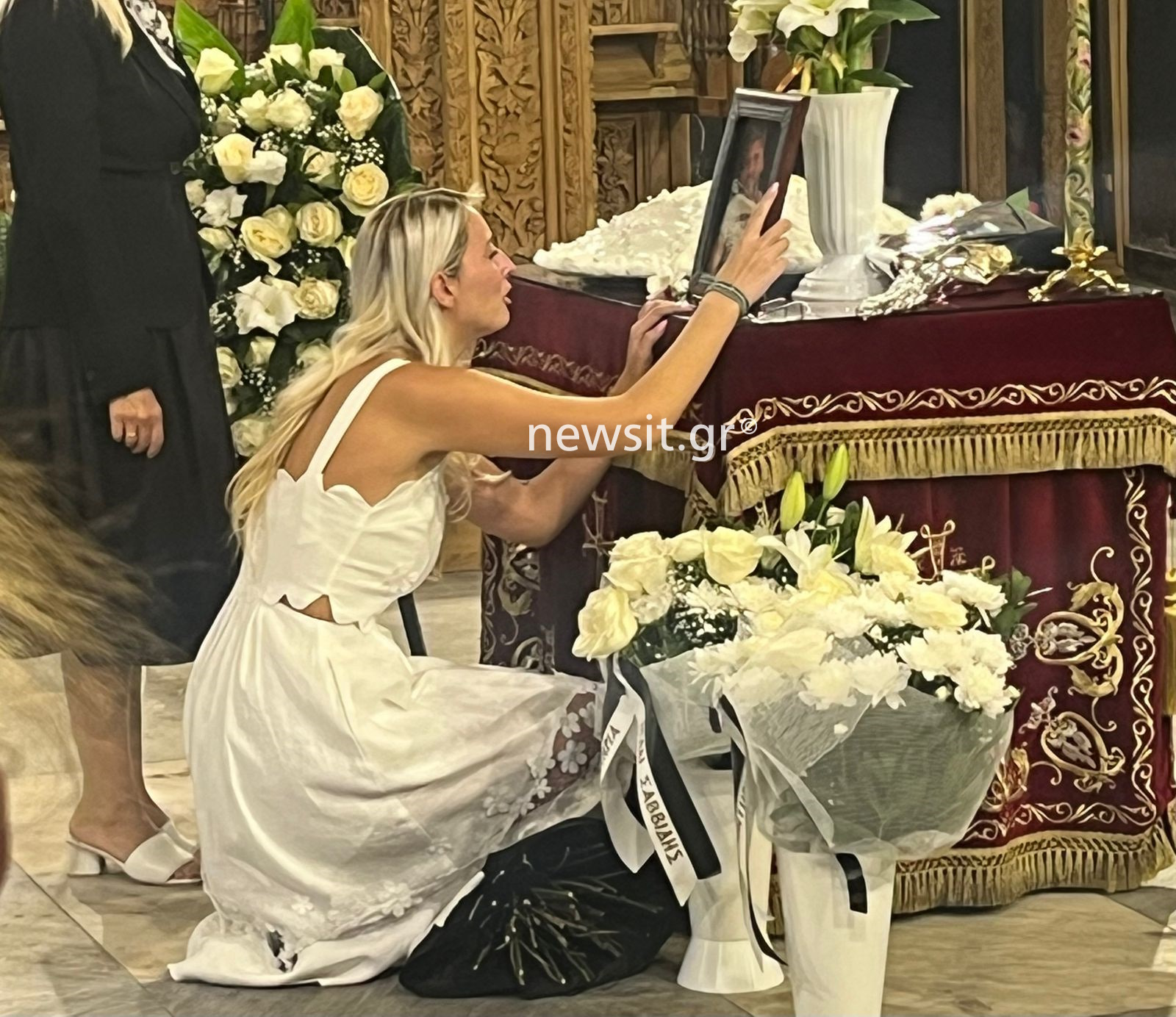 Σπαραγμός στην επιμνημόσυνη δέηση για τον Ιωνά Καρούση στη Θεσσαλονίκη, στα λευκά η σύντροφός του – Κηδεία στην Ιερουσαλήμ