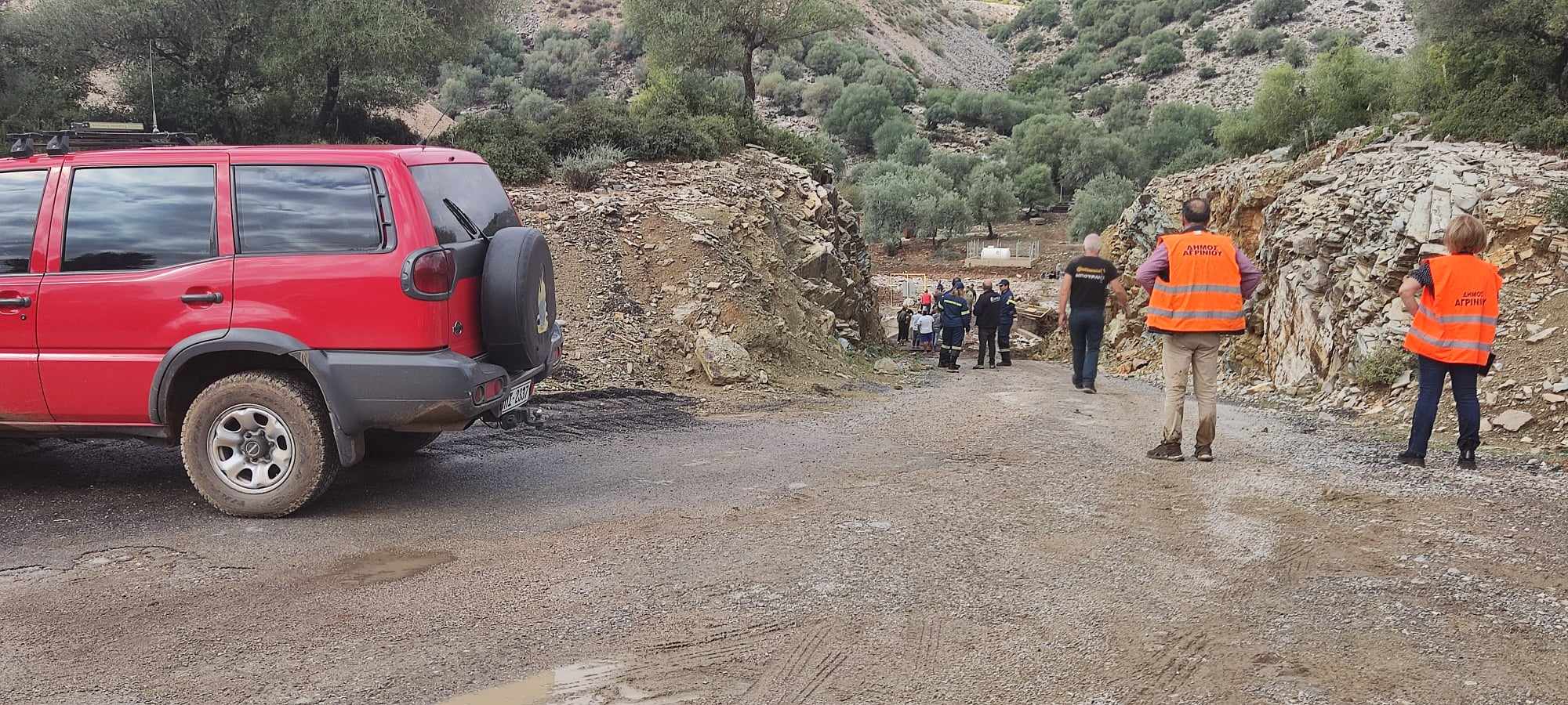 Έχουν πέσει 100 τόνοι νερού ανά στρέμμα στη δυτική Ελλάδα – Ψάχνουν 52χρονο που παρασύρθηκε από χείμαρρο στην Αιτωλοακαρνανία