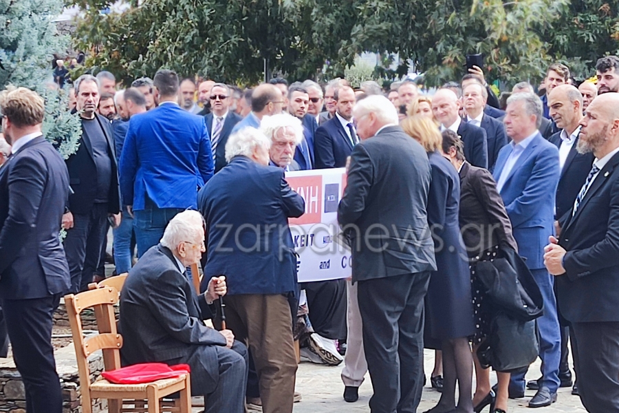 Στην Κρήτη ο Φρανκ Βάλτερ Σταϊνμάιερ: Τον υποδέχτηκαν με συνθήματα για τις γερμανικές αποζημιώσεις 9 Στην Κρήτη ο Φρανκ Βάλτερ Σταϊνμάιερ: Τον υποδέχτηκαν με συνθήματα για τις γερμανικές αποζημιώσεις