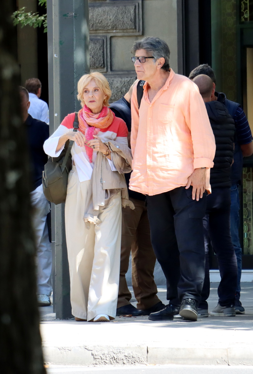 Γιάννης Μπέζος – Ναταλία Τσαλίκη: Σπάνια εμφάνιση για το ζευγάρι στο κέντρο της Αθήνας – Φωτογραφίες