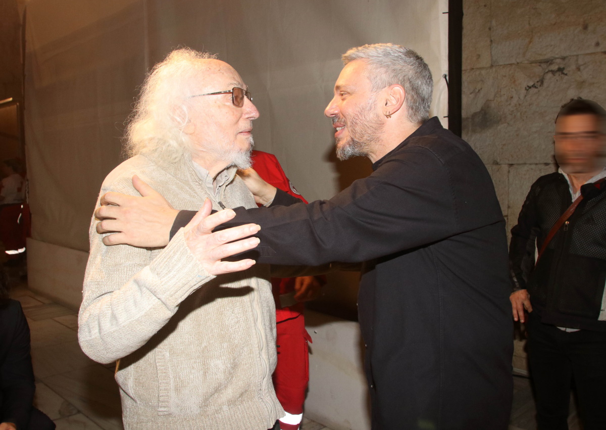 Μάνος Χατζιδάκις: Πλήθος κόσμου στη συναυλία αφιερωμένη στη μνήμη του – Φωτογραφίες 15 Μάνος Χατζιδάκις: Πλήθος κόσμου στη συναυλία αφιερωμένη στη μνήμη του – Φωτογραφίες