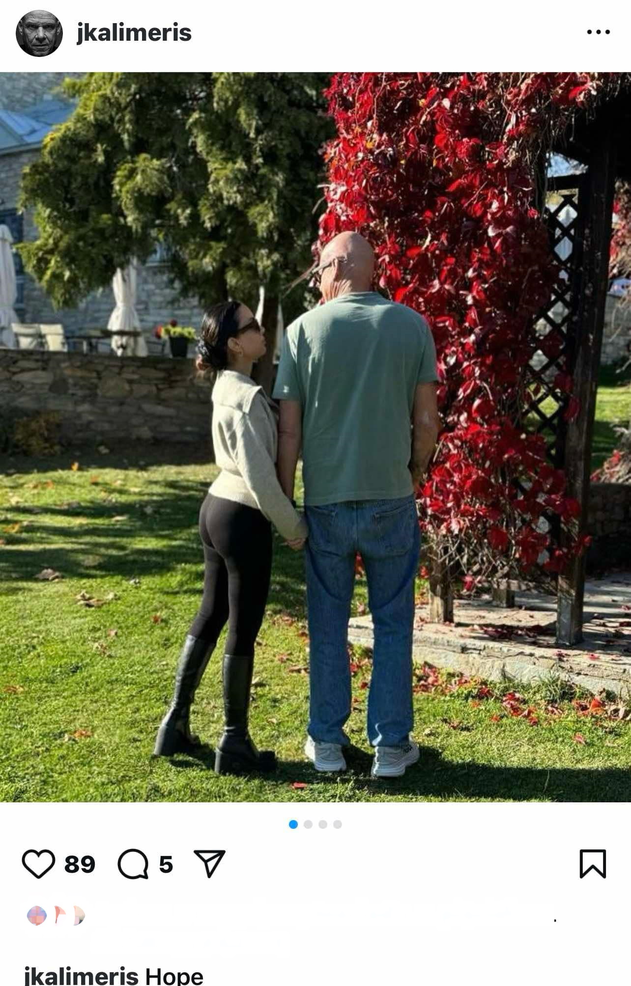 Τζώνη Καλημέρης: Δημοσίευσε πρώτη φορά φωτογραφίες με τη νέα του σύντροφο – Το φιλί στο στόμα