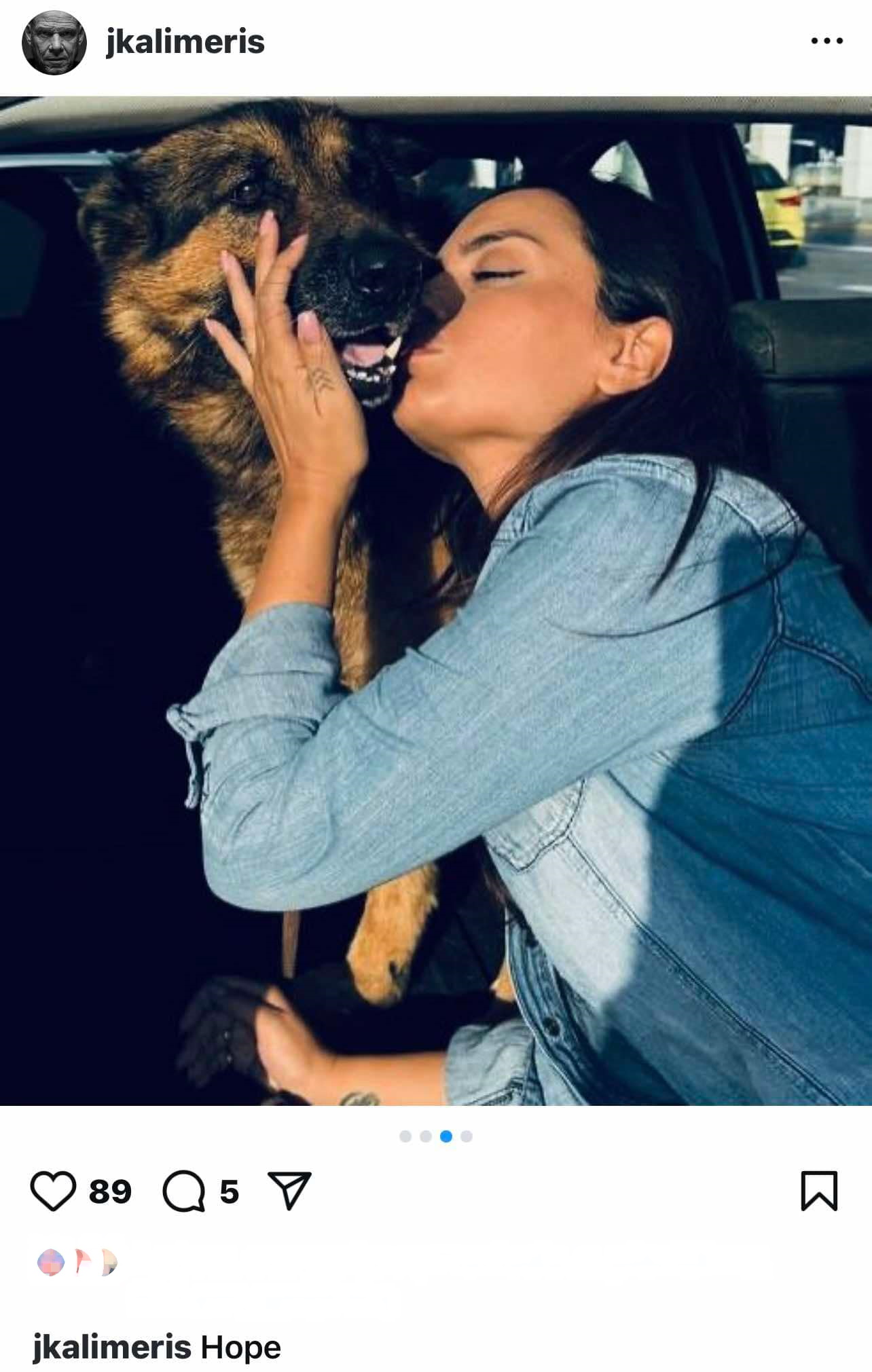 Τζώνη Καλημέρης: Δημοσίευσε πρώτη φορά φωτογραφίες με τη νέα του σύντροφο – Το φιλί στο στόμα