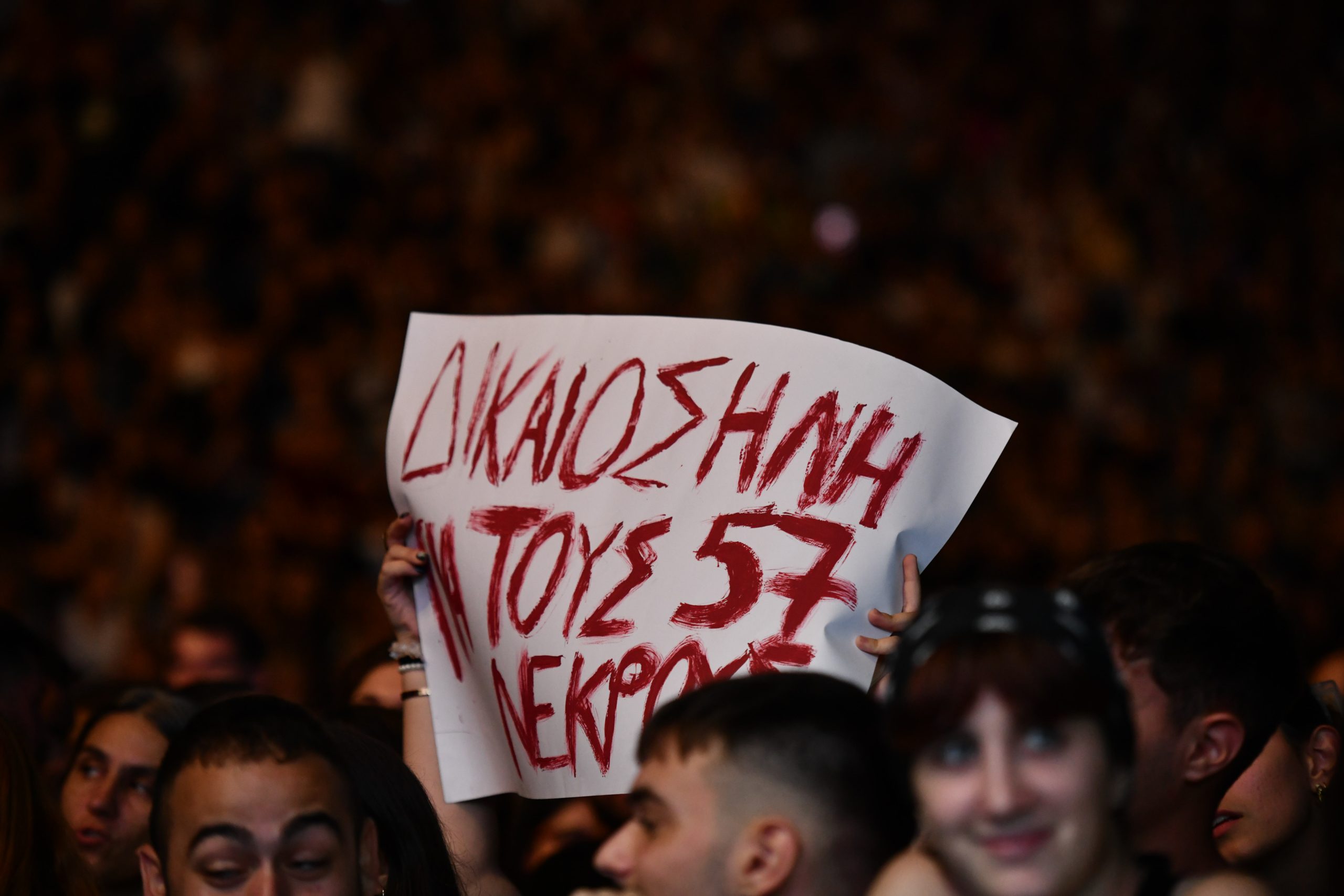 Συναυλία Τέμπη: Ρίγη συγκίνησης στη συναυλία στο Καλλιμάρμαρο στη μνήμη των θυμάτων – Φωτογραφίες TLIFE