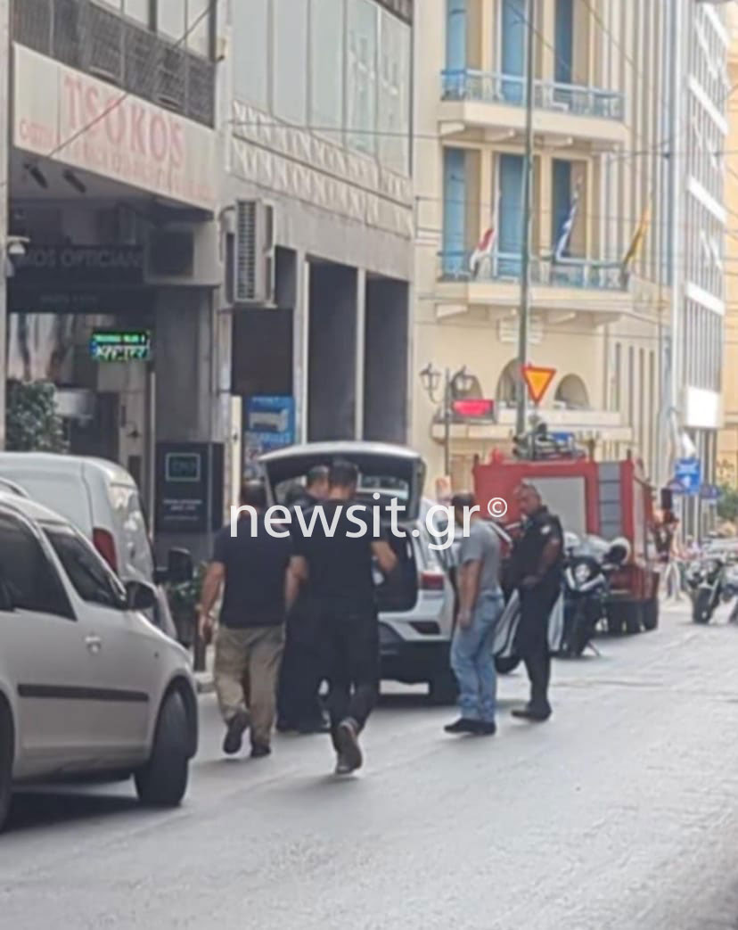 Ετοίμαζαν χτυπήματα στην Αθήνα; Από κόσκινο το Tocarev, οι πυροκροτητές και τα εκρηκτικά που βρέθηκαν σε ΙΧ στην Σωκράτους 10 Ετοίμαζαν χτυπήματα στην Αθήνα; Από κόσκινο το Tocarev, οι πυροκροτητές και τα εκρηκτικά που βρέθηκαν σε ΙΧ στην Σωκράτους
