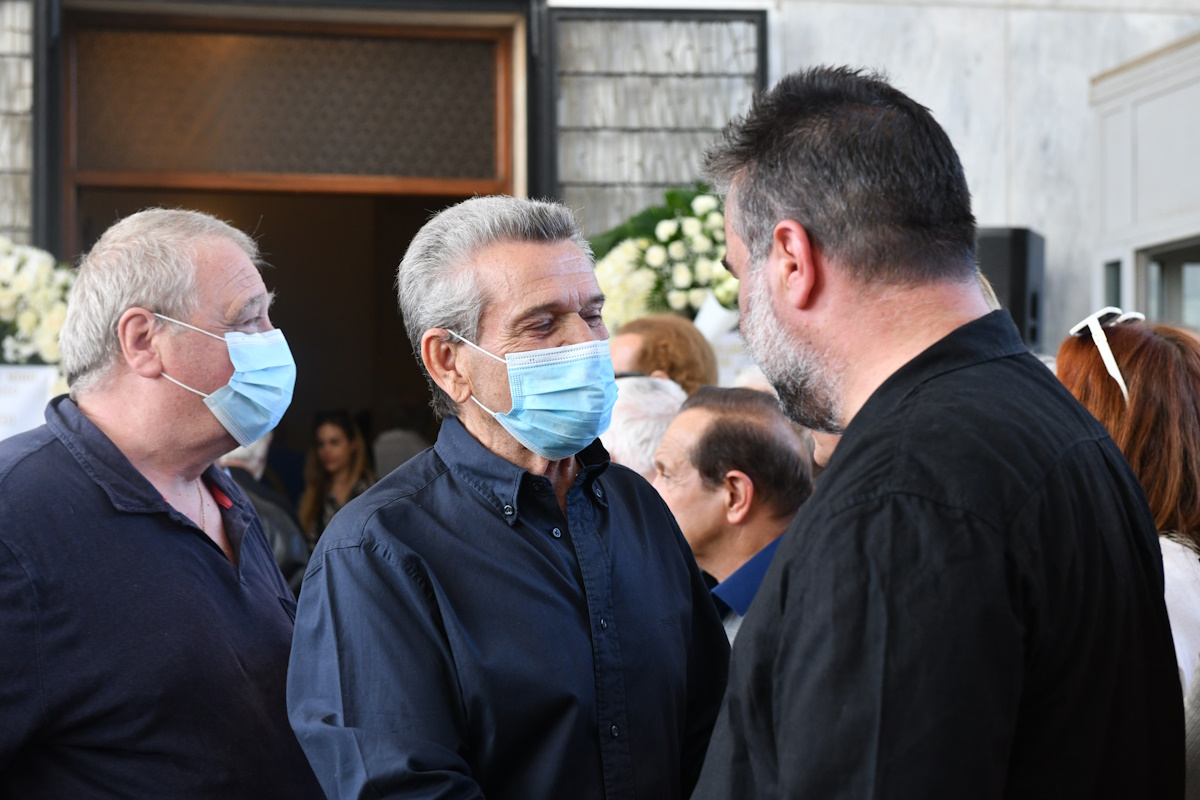 Μίμης Πλέσσας: Το τελευταίο «χειροκρότημα» στον σπουδαίο συνθέτη – Η επιθυμία της οικογένειας μετά την εξόδιο ακολουθία