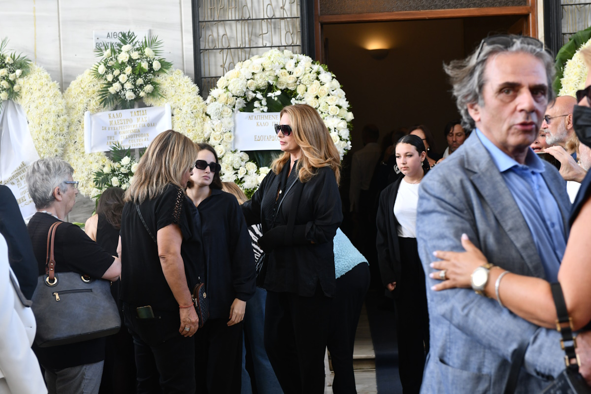 Μίμης Πλέσσας: Το τελευταίο «χειροκρότημα» στον σπουδαίο συνθέτη – Η επιθυμία της οικογένειας μετά την εξόδιο ακολουθία