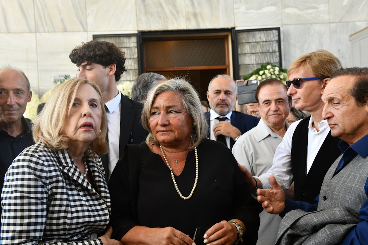 Μίμης Πλέσσας: Το τελευταίο «χειροκρότημα» στον σπουδαίο συνθέτη – Η επιθυμία της οικογένειας μετά την εξόδιο ακολουθία