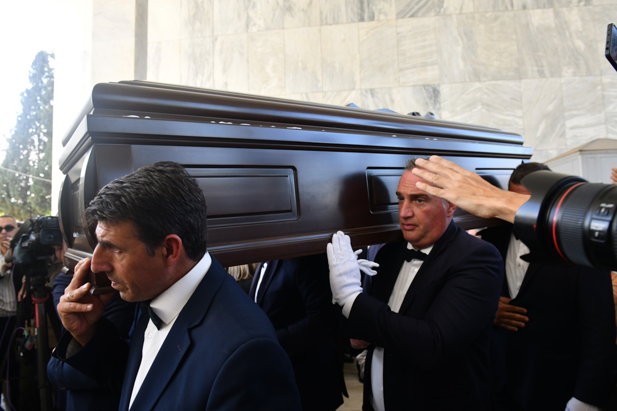 Μίμης Πλέσσας: Το τελευταίο «χειροκρότημα» στον σπουδαίο συνθέτη – Η επιθυμία της οικογένειας μετά την εξόδιο ακολουθία
