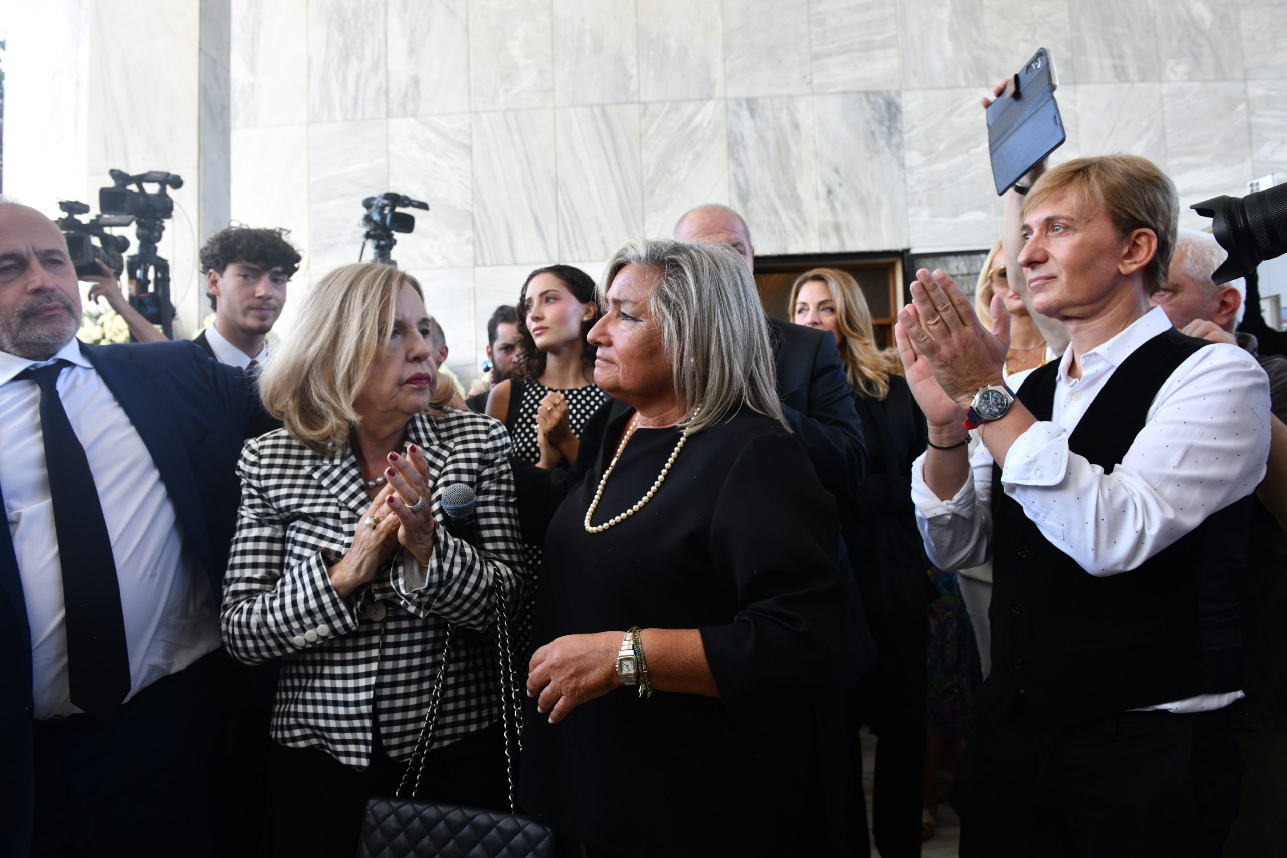 Μίμης Πλέσσας: Το τελευταίο «χειροκρότημα» στον σπουδαίο συνθέτη – Η επιθυμία της οικογένειας μετά την εξόδιο ακολουθία