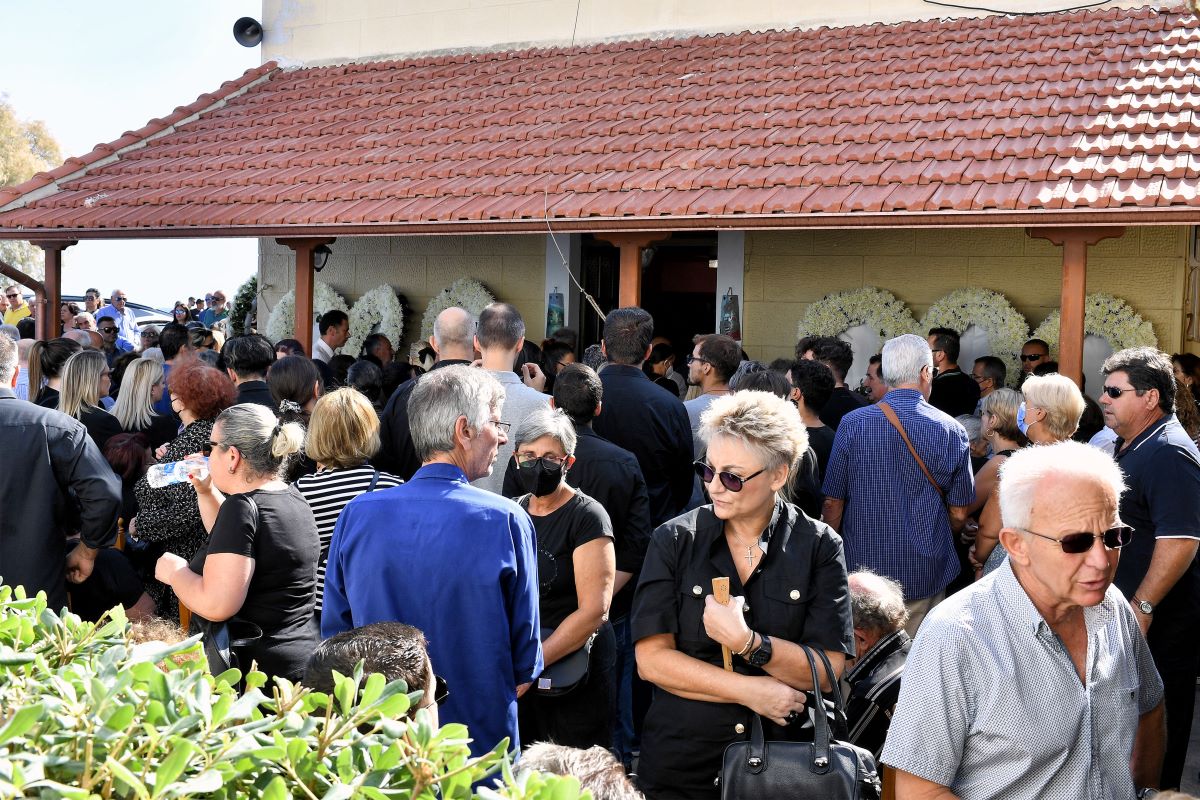 Φωτιά στο Ξυλόκαστρο: Σε κλίμα οδύνης οι κηδείες του 35χρονου και του 40χρονου