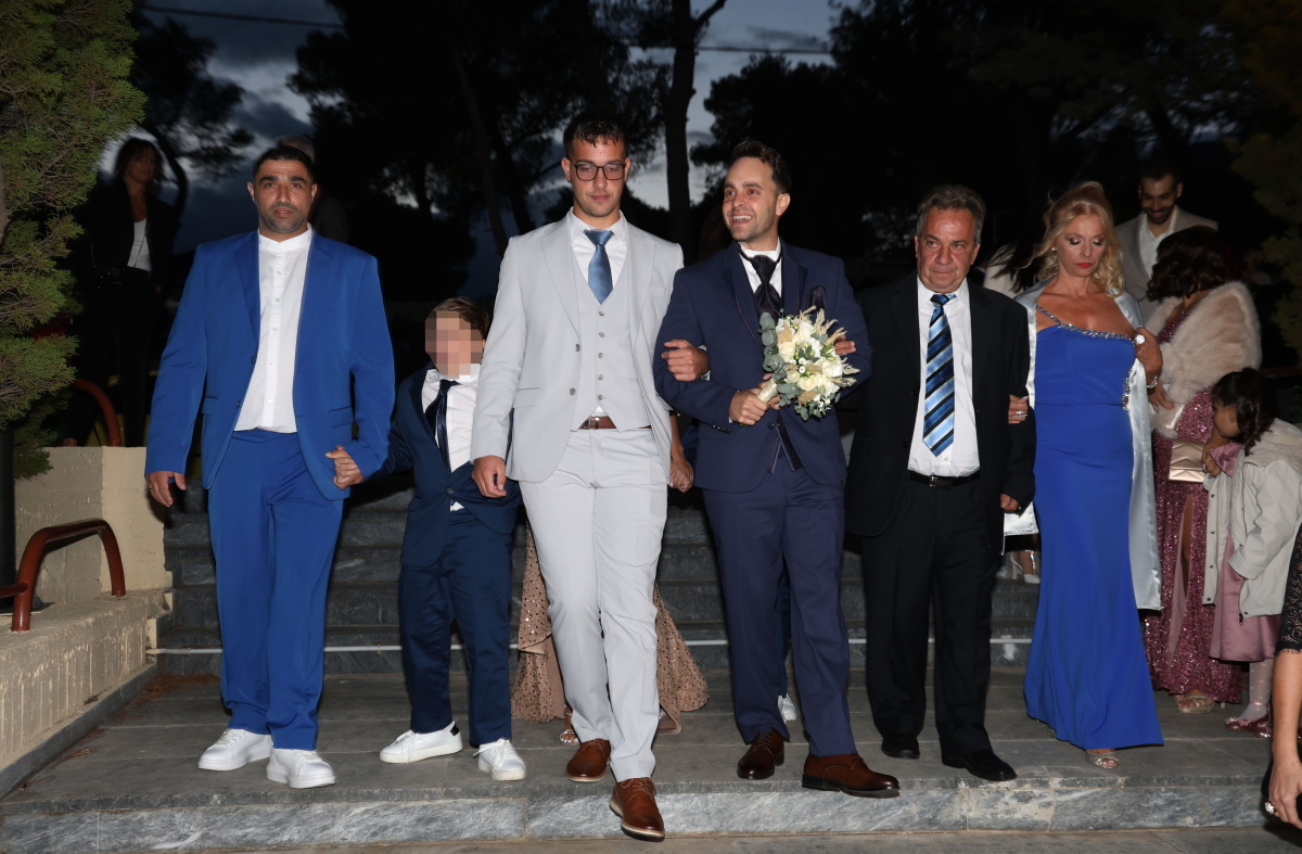 Λάζος Μαντικός: Παντρεύτηκε τη σύντροφό του με θρησκευτικό γάμο και κουμπάρο τον Γιώργο Παπαδάκη – Φωτογραφίες
