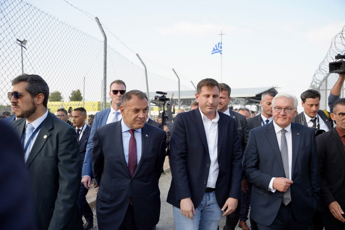 Μετανάστες αποδοκίμασαν τον Γερμανό πρόεδρο Στάινμαϊερ στη δομή της Μαλακάσας