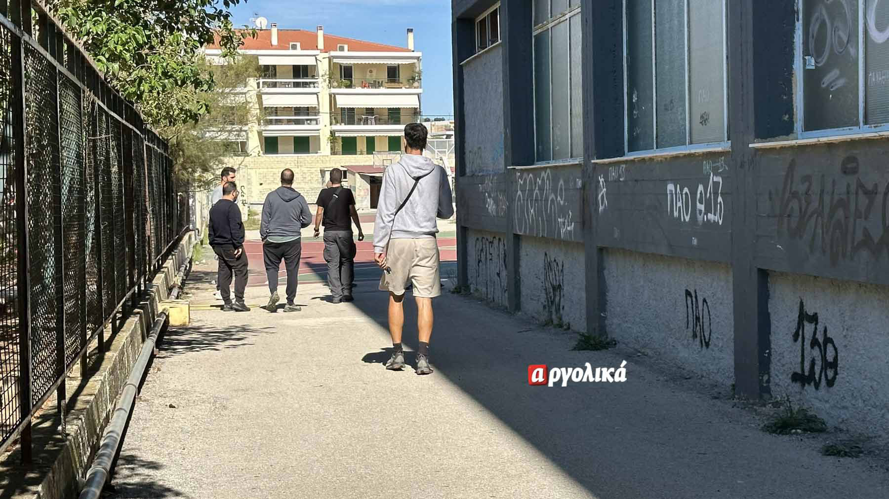 Μαθητής έχασε τη ζωή του πέφτοντας στο κενό από κερκίδες γηπέδου στο Ναύπλιο: «Μόνος του έπεσε δεν τον έσπρωξε κανείς»