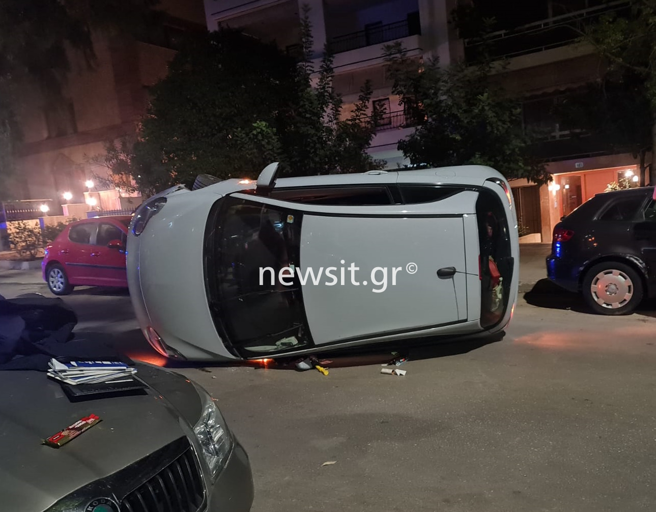 Τούμπαρε αυτοκίνητο στη Νέα Σμύρνη – Σε σοκ η νεαρή οδηγός