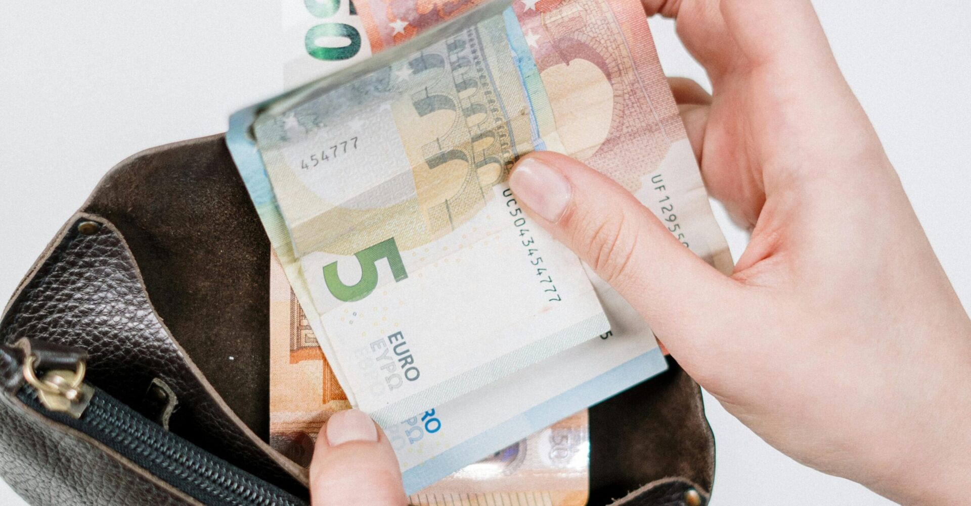 pexels-cottonbro-3943732-scaled