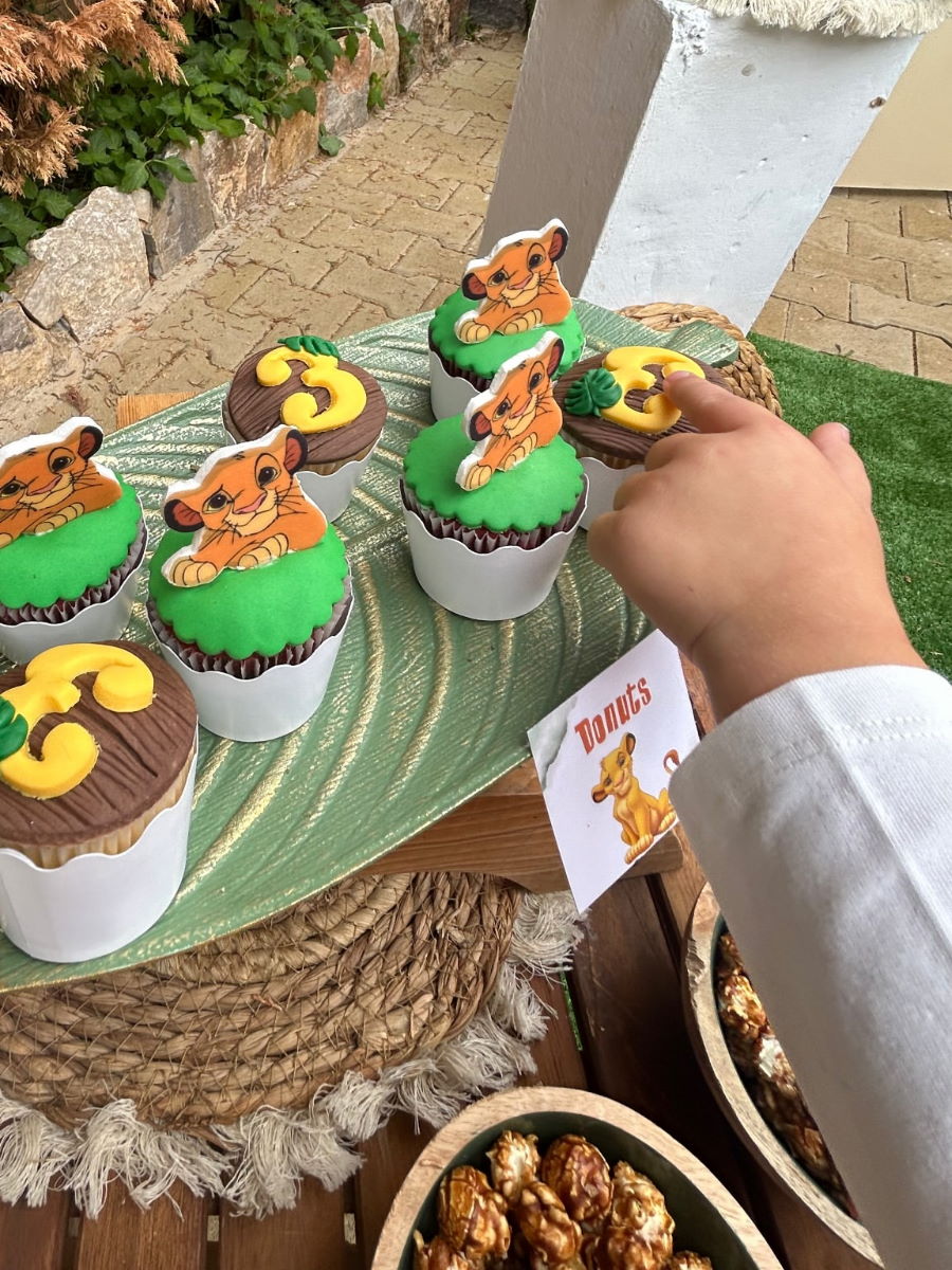 Κατερίνα Στικούδη – Βαγγέλης Σερίφης: To garden party για τα γενέθλια του γιου τους, Βύρωνα