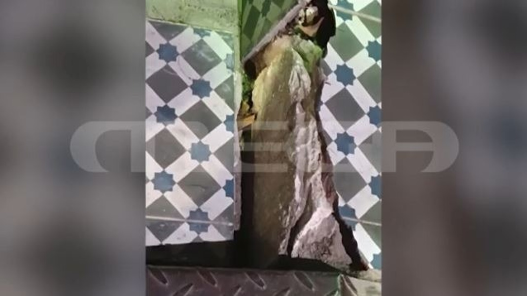Πλακάκια και πέτρες ως πολεμοφόδια χρησιμοποίησαν όσοι συμμετείχαν στην αιματηρή συμπλοκή στη Γλυφάδα
