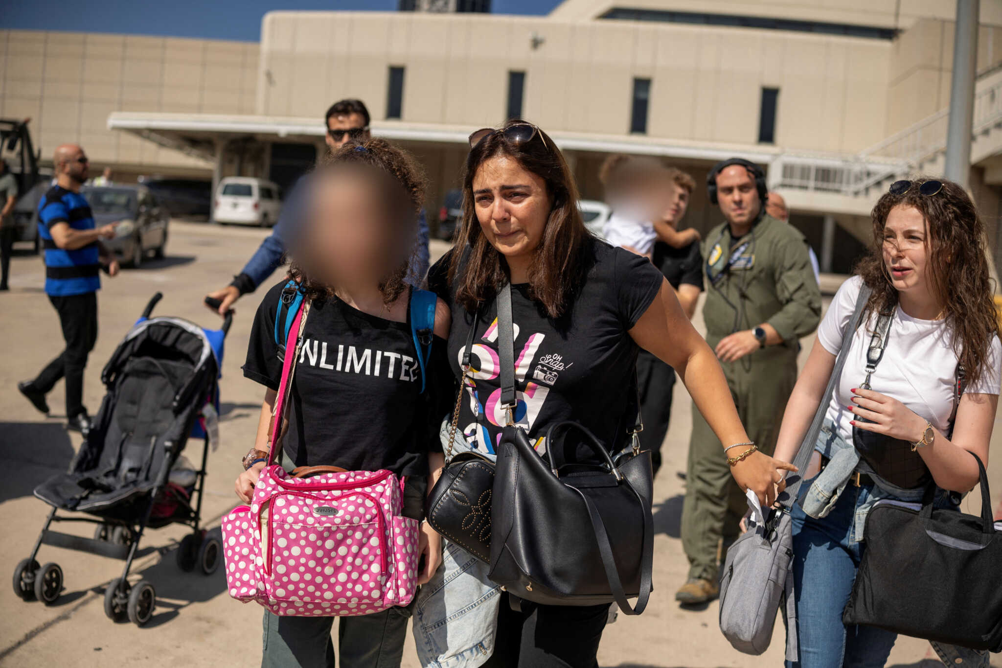 Άφησαν πίσω τη ζωή τους: Το ταξίδι των Ελλήνων του Λιβάνου μέσα στο C130