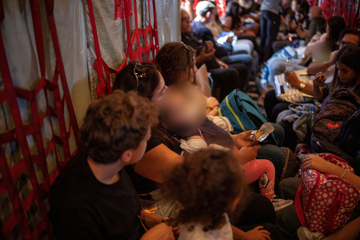 Άφησαν πίσω τη ζωή τους: Το ταξίδι των Ελλήνων του Λιβάνου μέσα στο C130