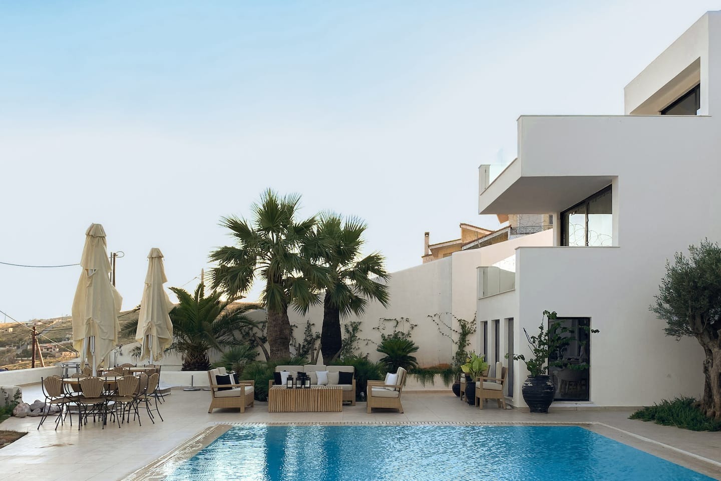 Ηλίας Ψινάκης: Το απίστευτο ποσό για το οποίο ενοικιάζει το σπίτι του στον Νέο Βουτζά