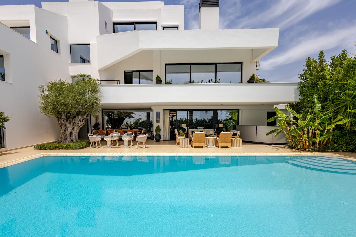 Ηλίας Ψινάκης: Το απίστευτο ποσό για το οποίο ενοικιάζει το σπίτι του στον Νέο Βουτζά