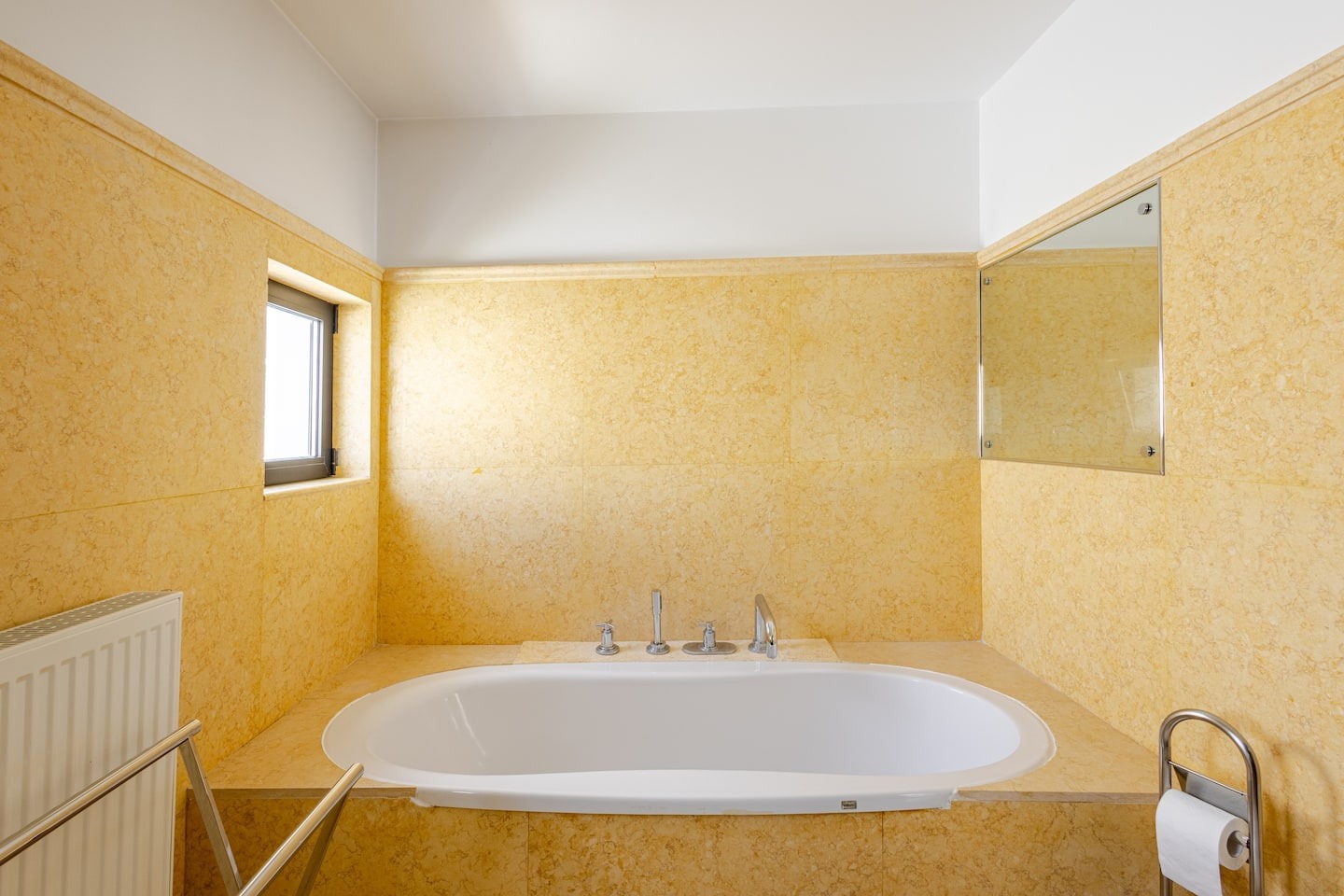 Ηλίας Ψινάκης: Το απίστευτο ποσό για το οποίο ενοικιάζει το σπίτι του στον Νέο Βουτζά