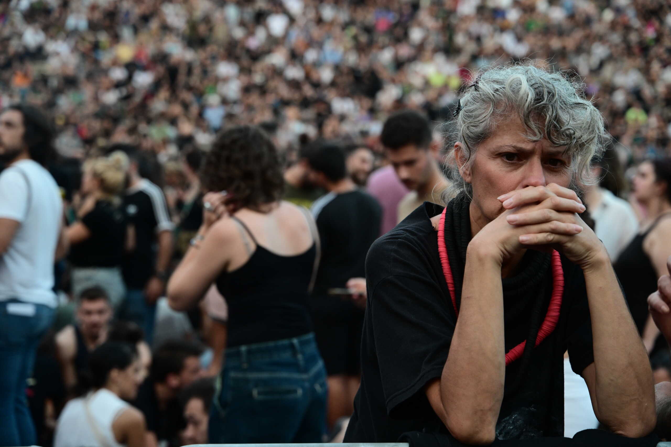 Συναυλία για τα Τέμπη: Η «Ανδρομέδα» του Θανάση Παπακωνσταντίνου, η «Κοιλάδα των Τεμπών» του Σωκράτη Μάλαμα και η συγκλονιστική Τάνια Τσανακλίδου