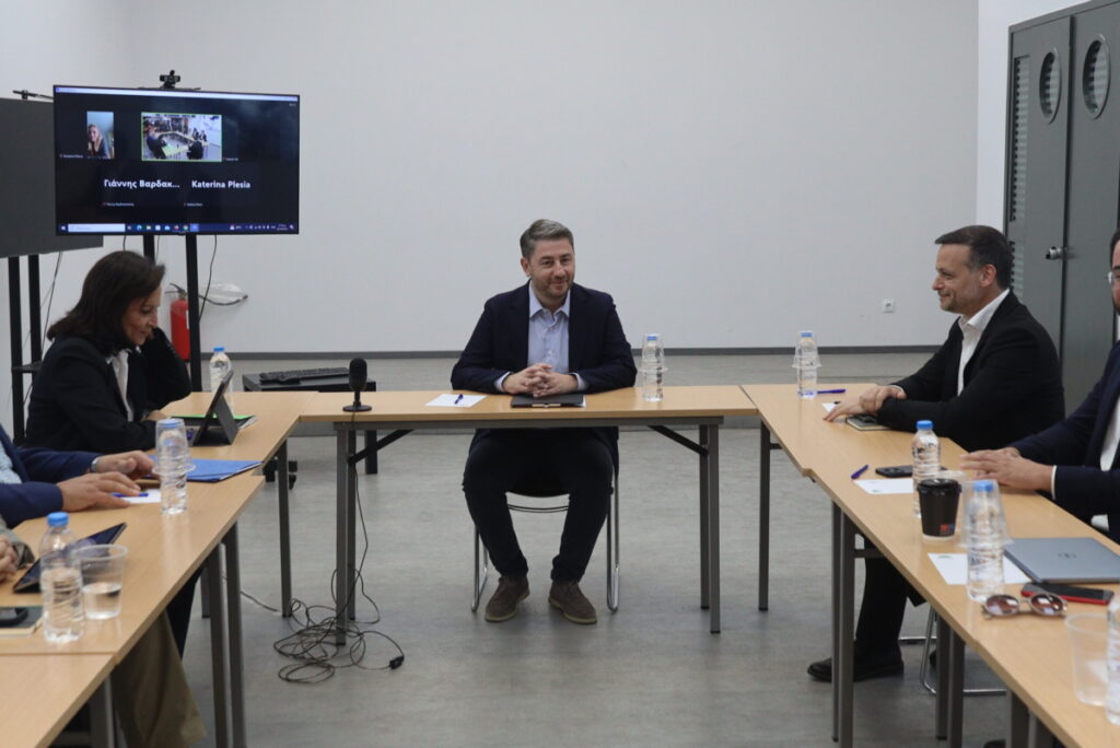 Ν. Ανδρούλακης: «Οι πολίτες βλέπουν το ΠΑΣΟΚ ως τον αντίπαλο πόλο της ΝΔ και αυτό αποτυπώνεται στις δημοσκοπήσεις» 2 Ν. Ανδρούλακης: «Οι πολίτες βλέπουν το ΠΑΣΟΚ ως τον αντίπαλο πόλο της ΝΔ και αυτό αποτυπώνεται στις δημοσκοπήσεις»