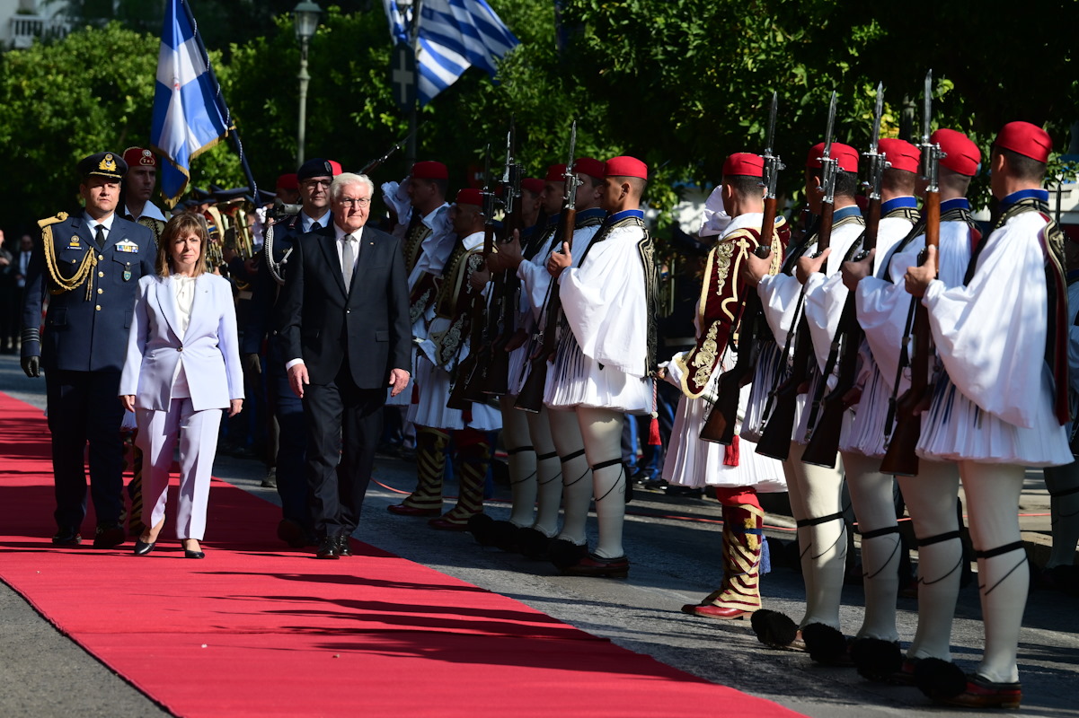 Στην Αθήνα ο Γερμανός πρόεδρος Σταϊνμάιερ – Κατέθεσε στεφάνι στο Μνημείο του Αγνώστου Στρατιώτη