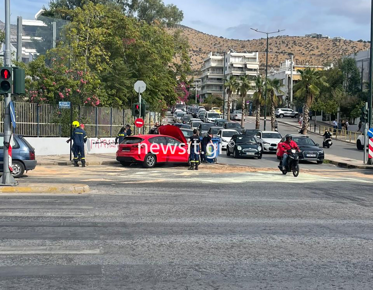 Τροχαίο στη Λεωφόρο Βουλιαγμένης με δυο σοβαρά τραυματίες στο ύψος της Γλυφάδας - Σμπαράλια τα αυτοκίνητα 9 Τροχαίο στη Λεωφόρο Βουλιαγμένης με δυο σοβαρά τραυματίες στο ύψος της Γλυφάδας - Σμπαράλια τα αυτοκίνητα