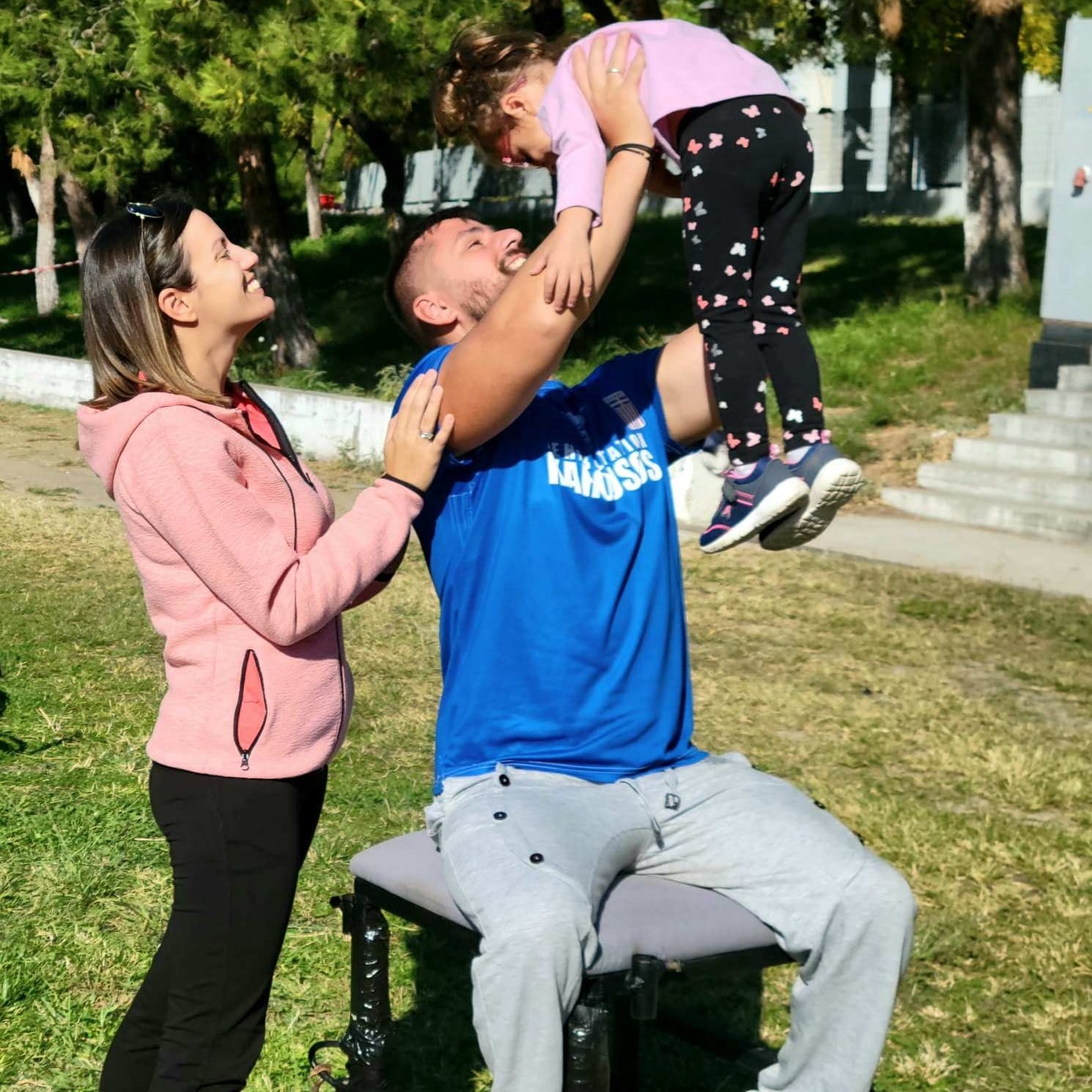 Ο Παραολυμπιονίκης Κώστας Τζούνης στο TLIFE: Η συγκλονιστική φράση «μάνα, τα καταφέραμε» και η σύζυγος στήριγμα