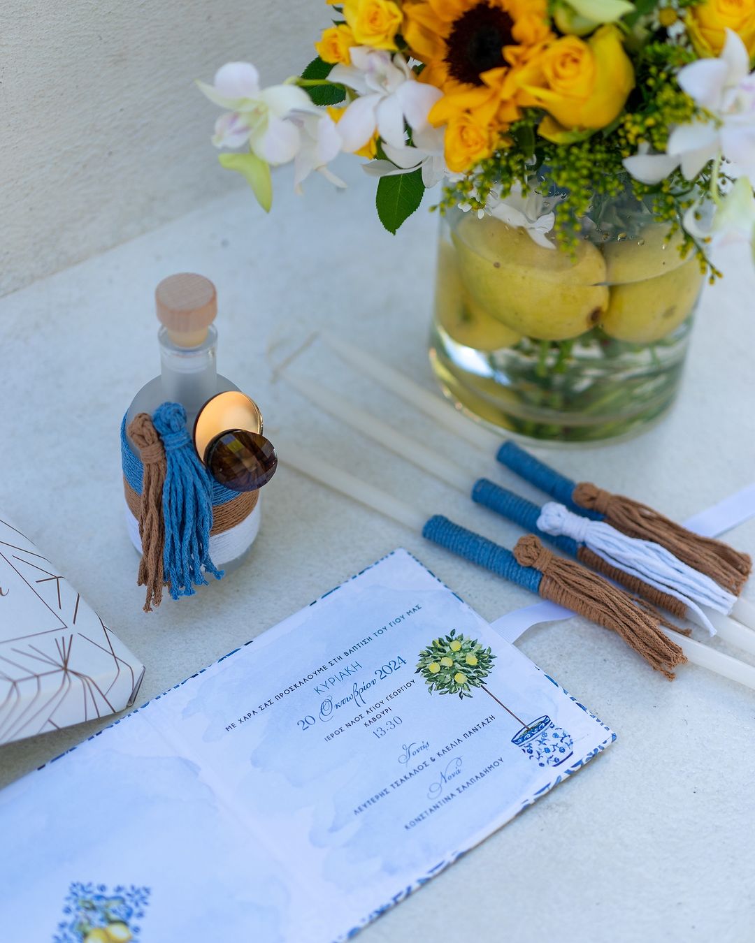 Κλέλια Πανταζή – Λευτέρης Τσάκαλος: Βάφτισαν τον γιο τους Άρη στο Καβούρι – Φωτογραφίες