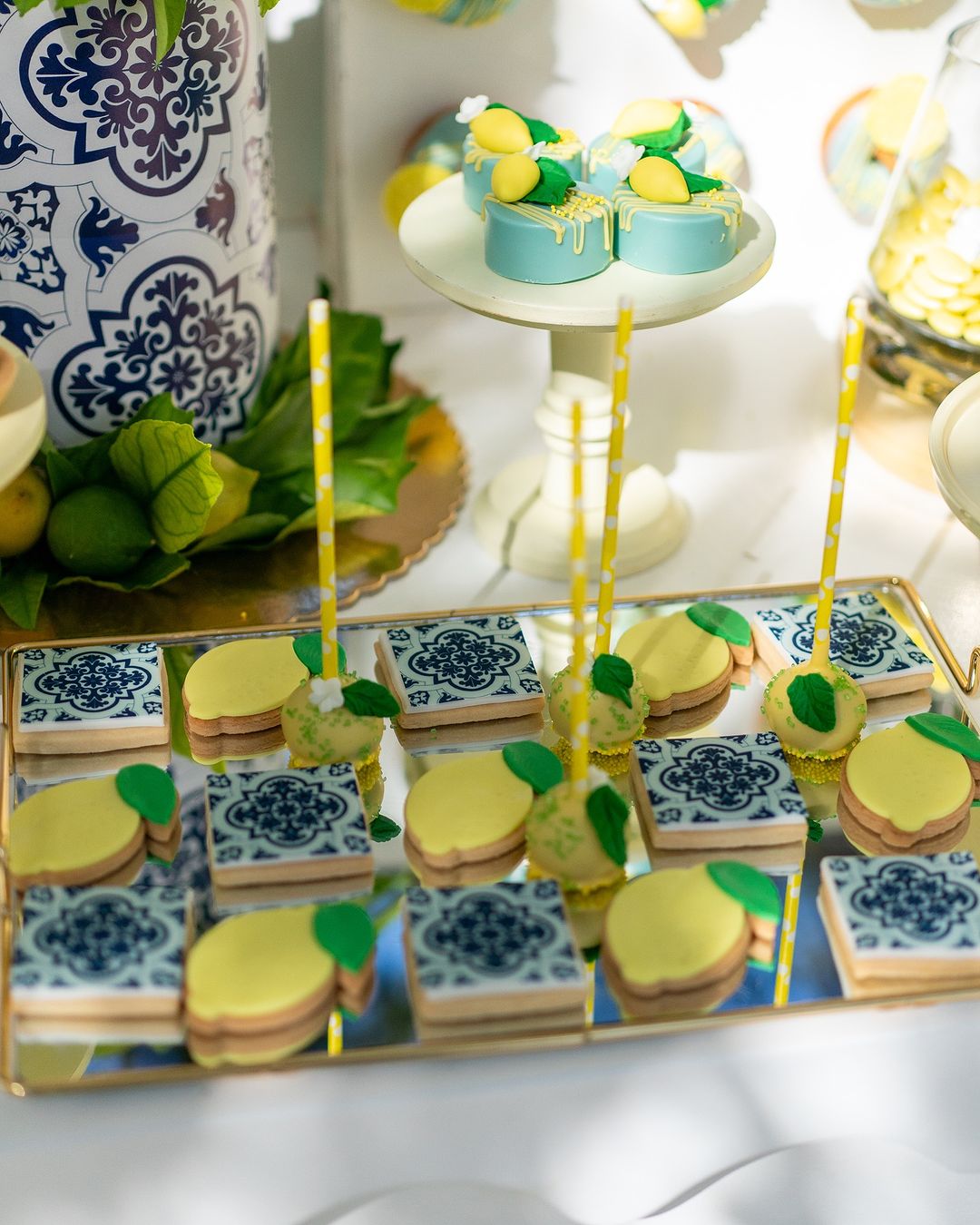 Κλέλια Πανταζή – Λευτέρης Τσάκαλος: Βάφτισαν τον γιο τους Άρη στο Καβούρι – Φωτογραφίες