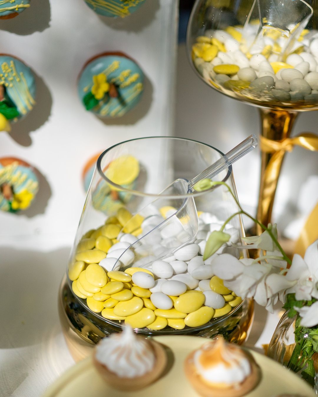 Κλέλια Πανταζή – Λευτέρης Τσάκαλος: Βάφτισαν τον γιο τους Άρη στο Καβούρι – Φωτογραφίες