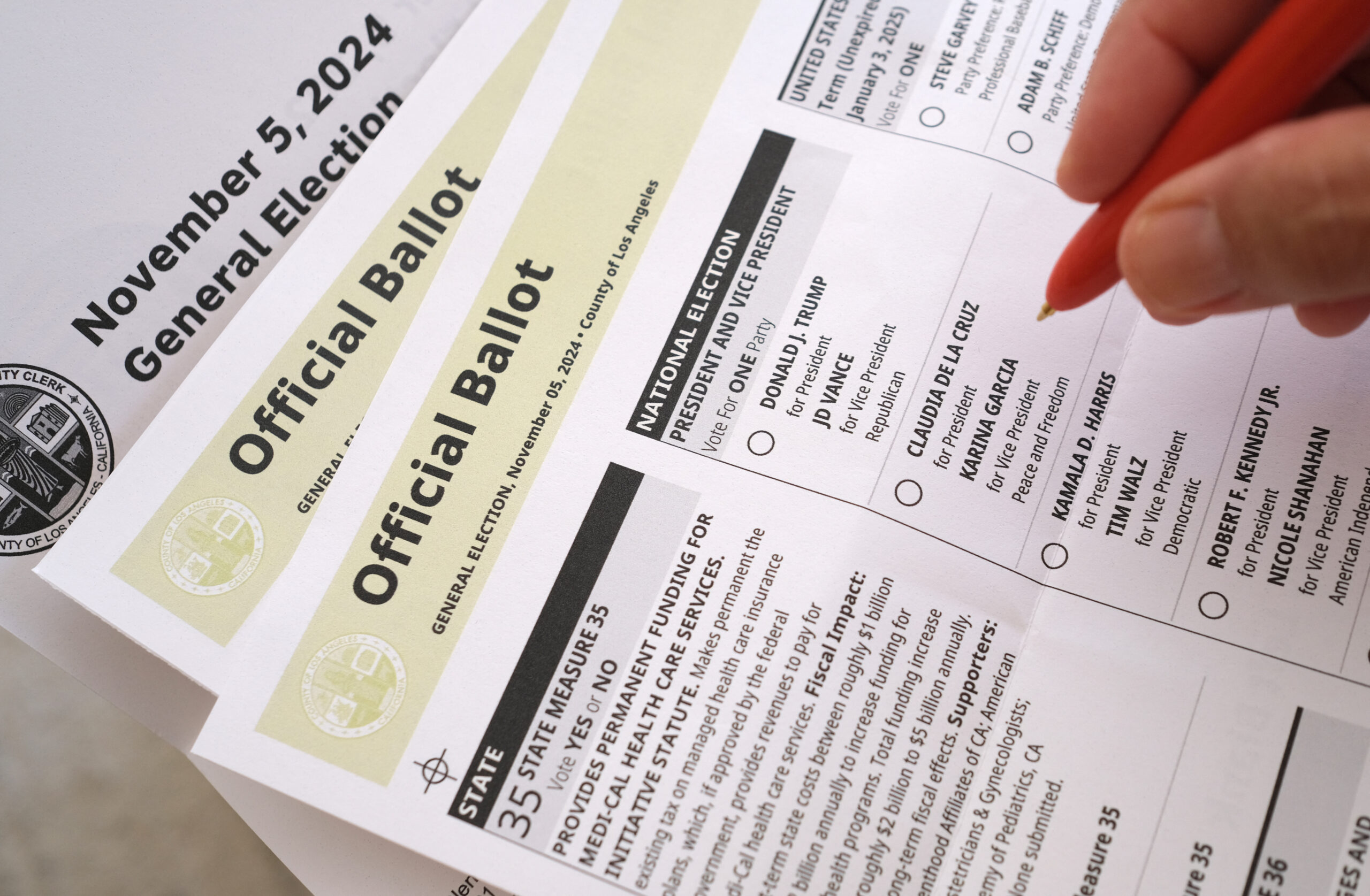 ΗΠΑ- Προεδρικές εκλογές: Τρεις υπηρεσίες πληροφοριών προειδοποιούν για παρέμβαση Ρωσίας και Ιράν
