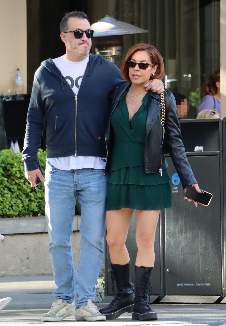 Μαριάντα Πιερίδη – Πάνος Ιωάννου: Είναι αχώριστοι! Αγκαλιά σε πρωινή βόλτα τους στο κέντρο της Αθήνας