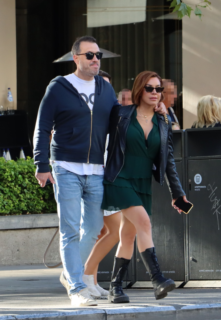 Μαριάντα Πιερίδη – Πάνος Ιωάννου: Είναι αχώριστοι! Αγκαλιά σε πρωινή βόλτα τους στο κέντρο της Αθήνας