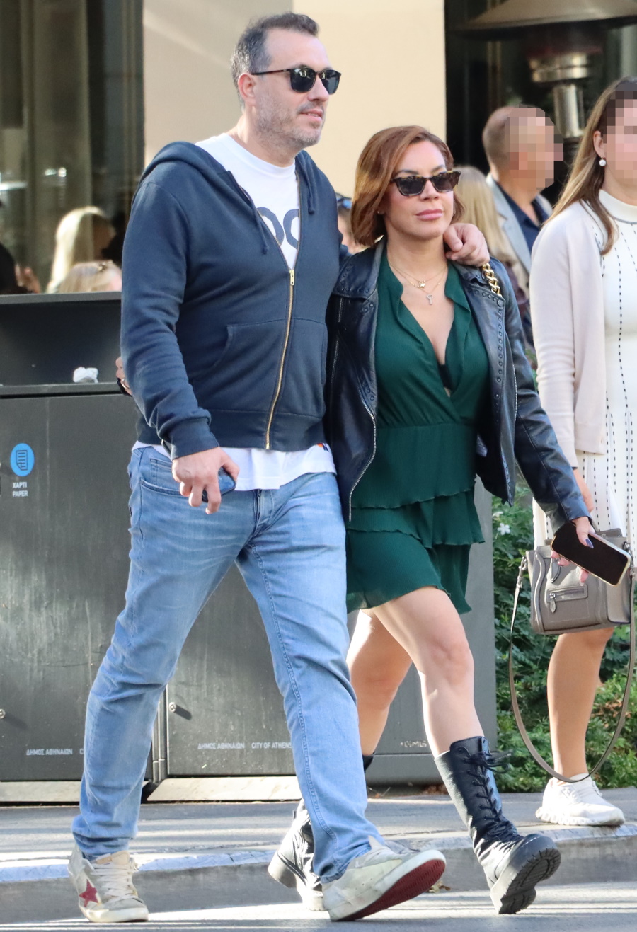 Μαριάντα Πιερίδη – Πάνος Ιωάννου: Είναι αχώριστοι! Αγκαλιά σε πρωινή βόλτα τους στο κέντρο της Αθήνας