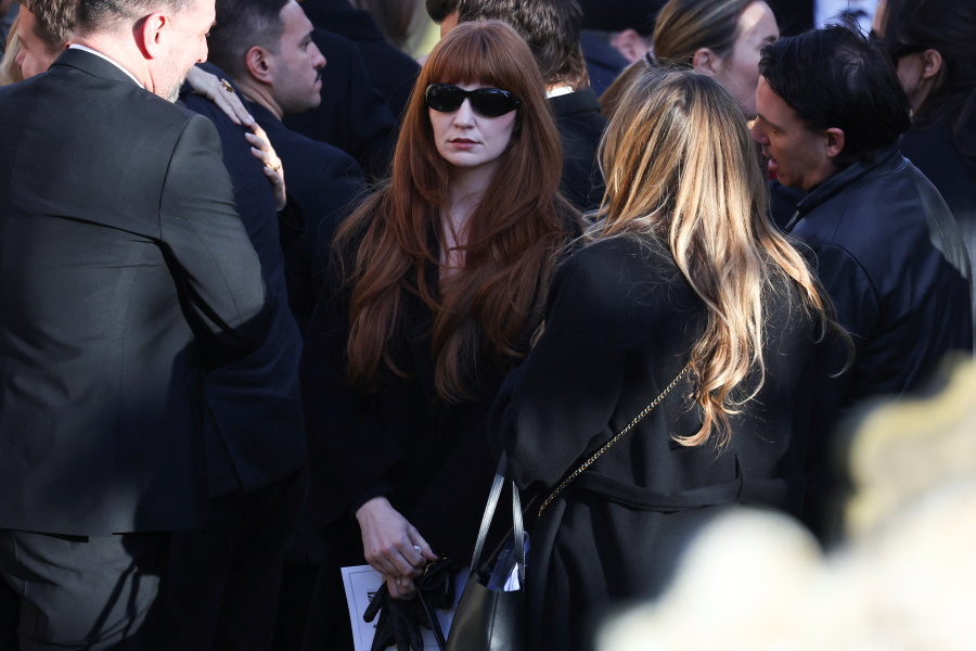 Λίαμ Πέιν: Συντετριμμένη η σύντροφός του και πρώην τα μέλη των One Direction στην εξόδιο ακολουθία του – Φωτογραφίες