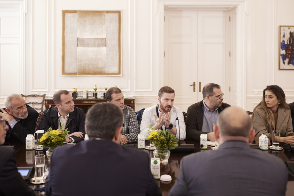 Συνάντηση Κ. Μητσοτάκη με τους ενοίκους της πολυκατοικίας στους Αμπελόκηπους – Ολική αποκατάσταση των ζημιών με κρατική βοήθεια 4 Συνάντηση Κ. Μητσοτάκη με τους ενοίκους της πολυκατοικίας στους Αμπελόκηπους – Ολική αποκατάσταση των ζημιών με κρατική βοήθεια