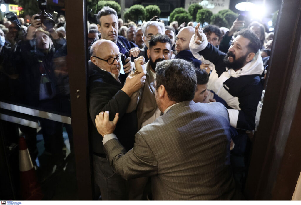 Σε κλίμα έντασης και διχασμού το συνέδριο του ΣΥΡΙΖΑ – Ομιλίες με αιχμές και αποχωρήσεις βουλευτών 6 Σε κλίμα έντασης και διχασμού το συνέδριο του ΣΥΡΙΖΑ – Ομιλίες με αιχμές και αποχωρήσεις βουλευτών