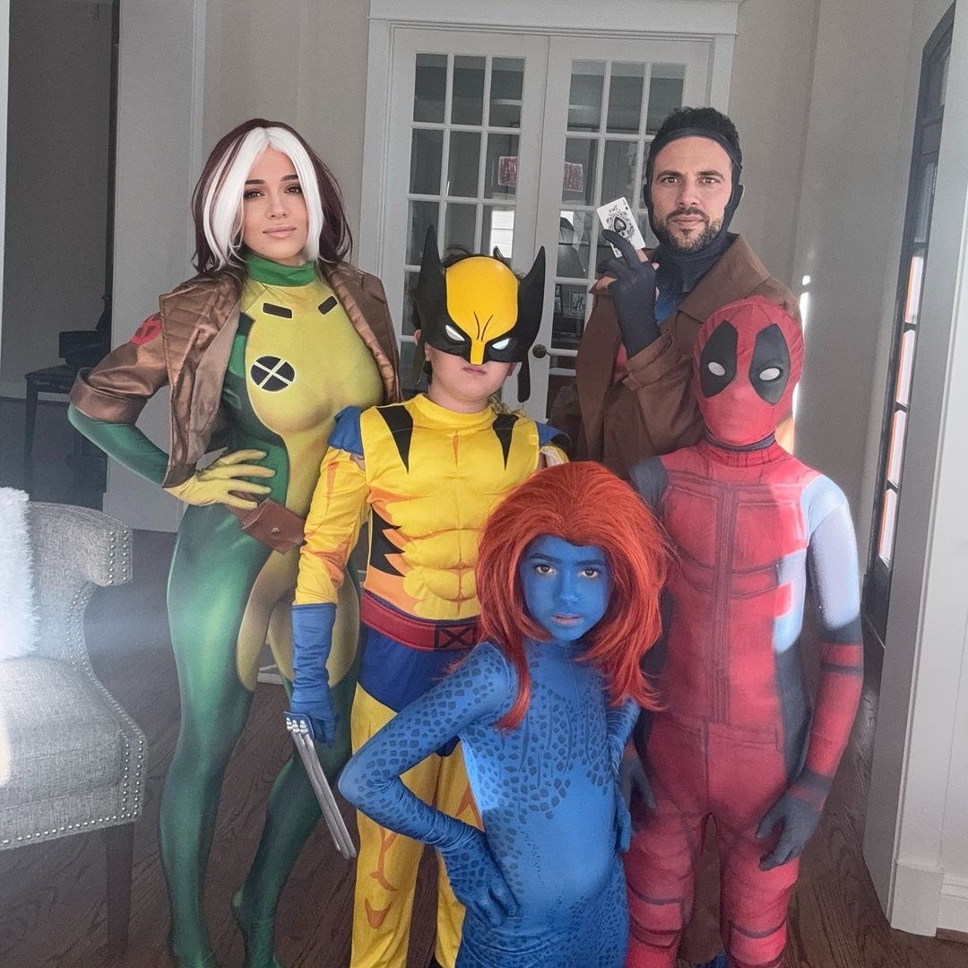 Καλομοίρα – Γιώργος Μπούσαλης: Σε Halloween party με τα παιδιά τους – Οι οικογενειακές φωτογραφίες