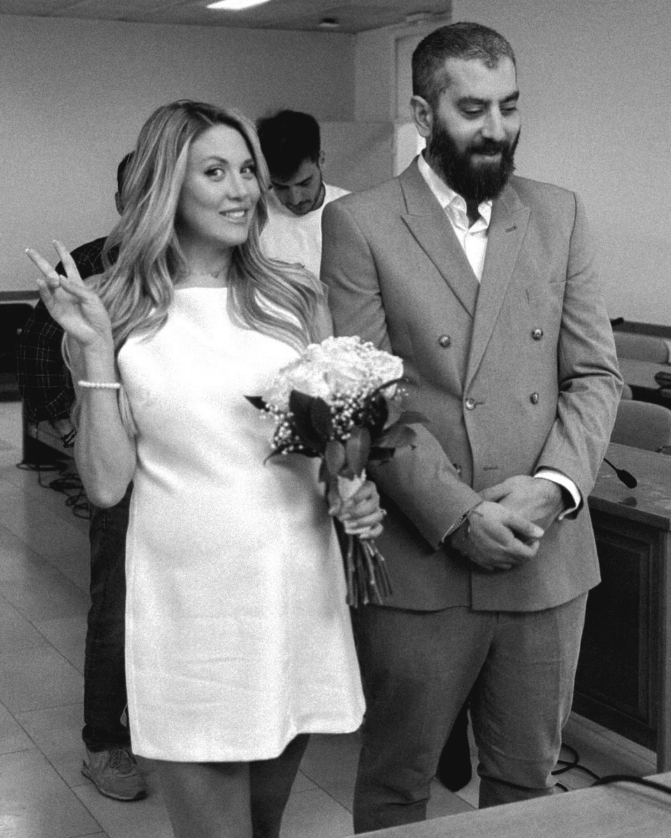 Φωτεινή Πετρογιάννη: Οι πρώτες φωτογραφίες από τον πολιτικό της γάμο με τον Μιχάλη Ρουμπή