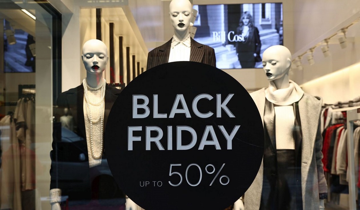 884f02b9-black-friday