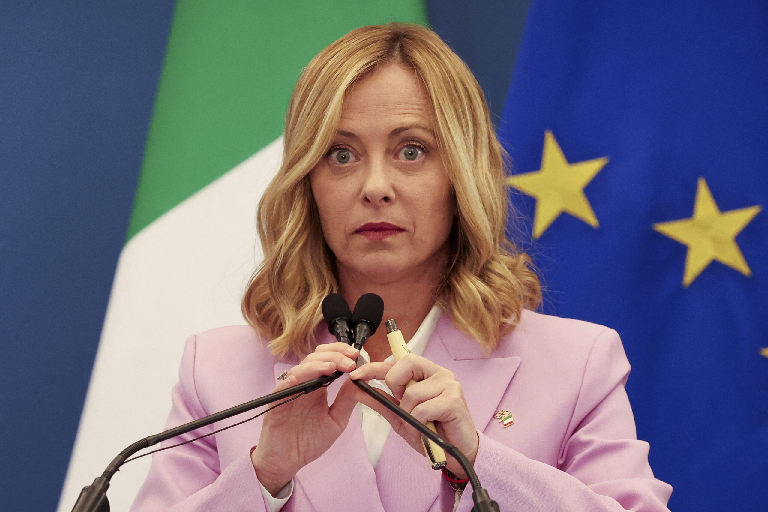 Η κυβέρνηση της Μελόνι επιθυμεί να ξαναρχίσει η μεταφορά αιτούντων άσυλο στα κέντρα της βόρειας Αλβανίας τον Ιανουάριο
