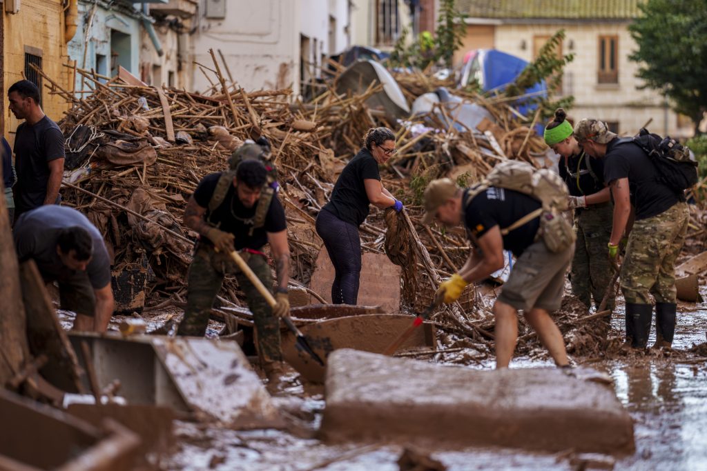 Οι κινήσεις ανθρωπιάς της αθλητικής κοινότητας στους πληγέντες της κακοκαιρίας “DANA” 4 Οι κινήσεις ανθρωπιάς της αθλητικής κοινότητας στους πληγέντες της κακοκαιρίας “DANA”