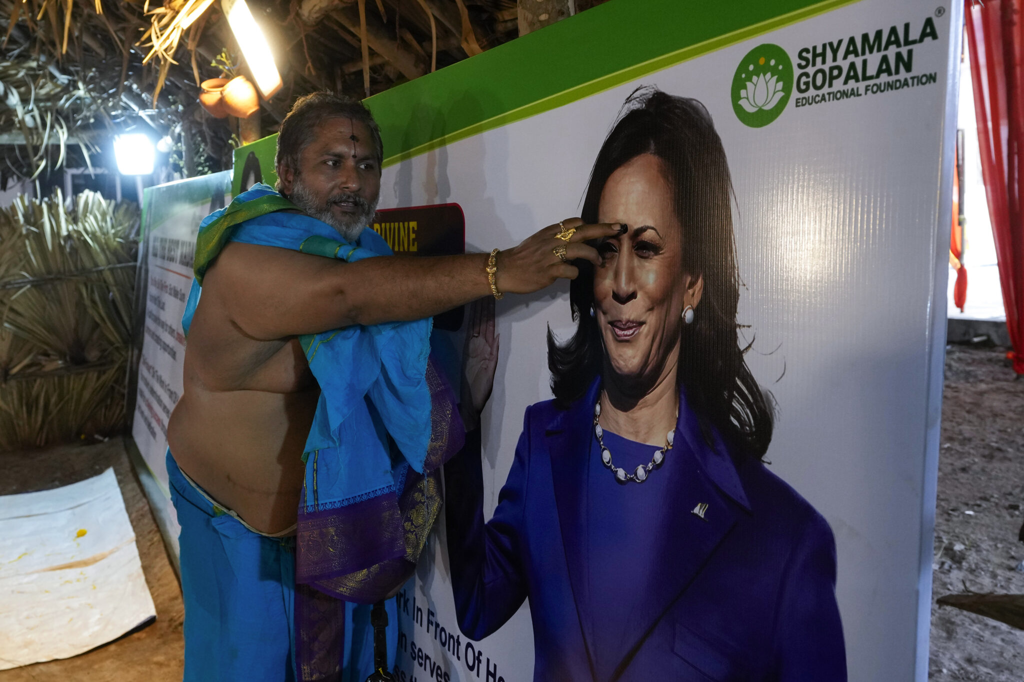 Εκλογές ΗΠΑ: Ο παγκόσμιος αντίκτυπος της ιστορικής αναμέτρησης μέσα από τον φωτογραφικό φακό του AP