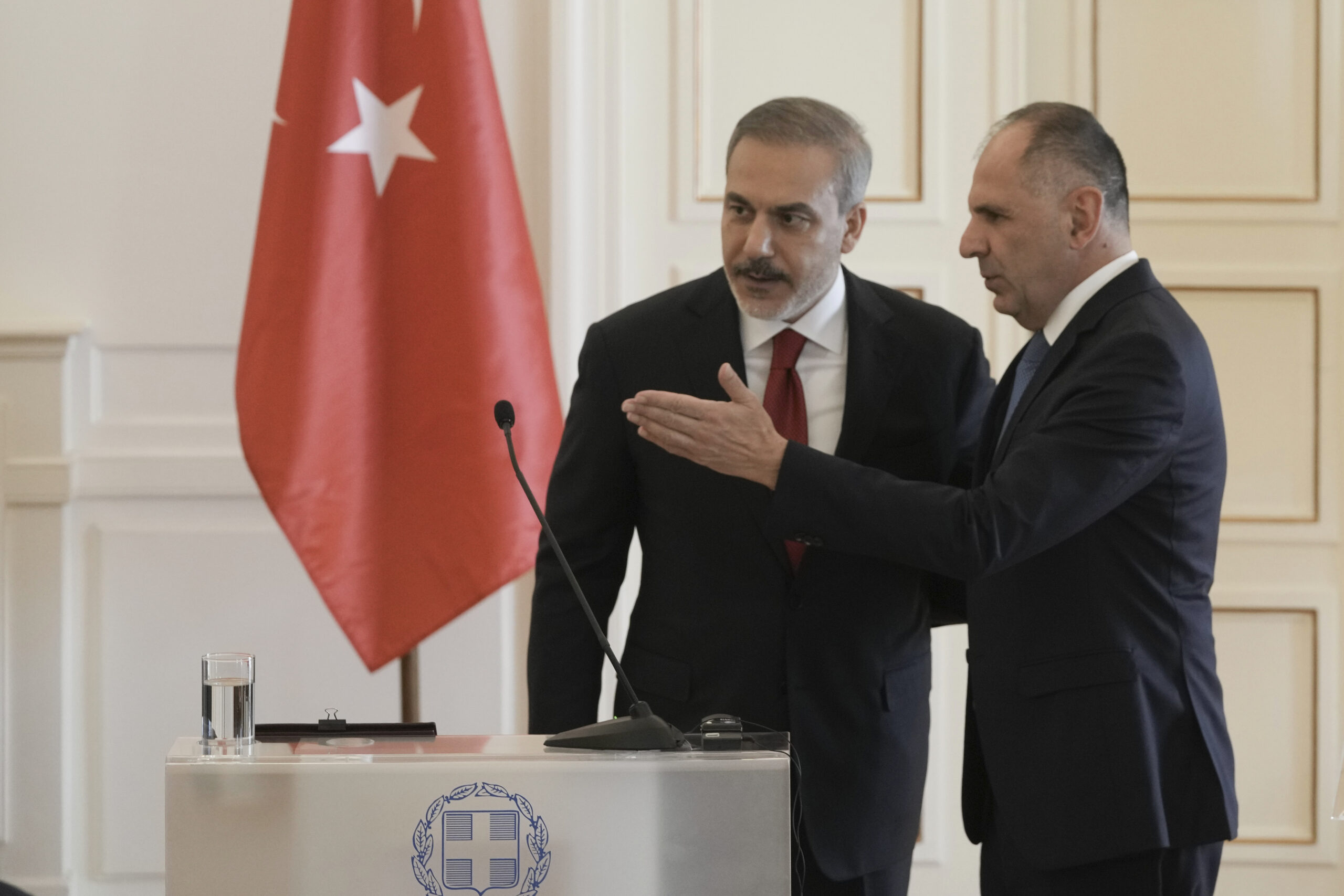 Άμεση η αντίδραση της Αθήνας στις τοποθετήσεις Φιντάν για τα ελληνοτουρκικά – Ενημέρωση των πολιτικών αρχηγών από τον Γ. Γεραπετρίτη