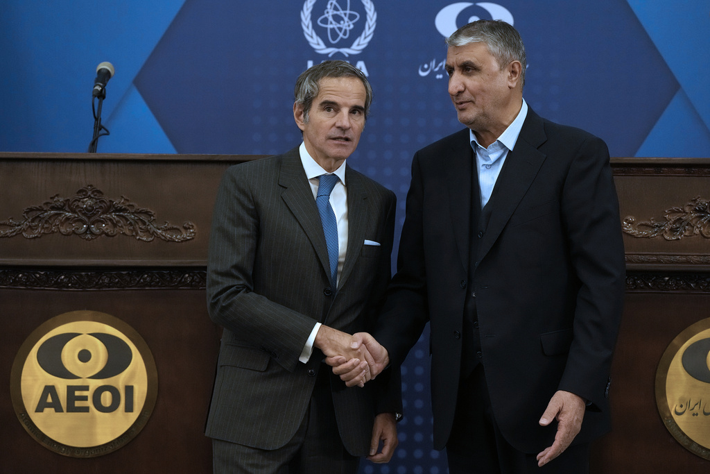 Το Ιράν δηλώνει έτοιμο να διαπραγματευτεί το πυρηνικό του πρόγραμμα, αλλά όχι υπό πίεση